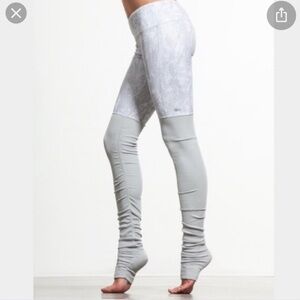 ALO Yoga Women's Goddess Yoga Leggings - Gray and white snake skin.